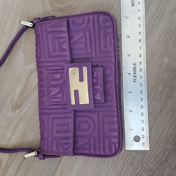 Fendi 2008 Leather Baguette Logo Embossed Mini - Picture 10 of 12